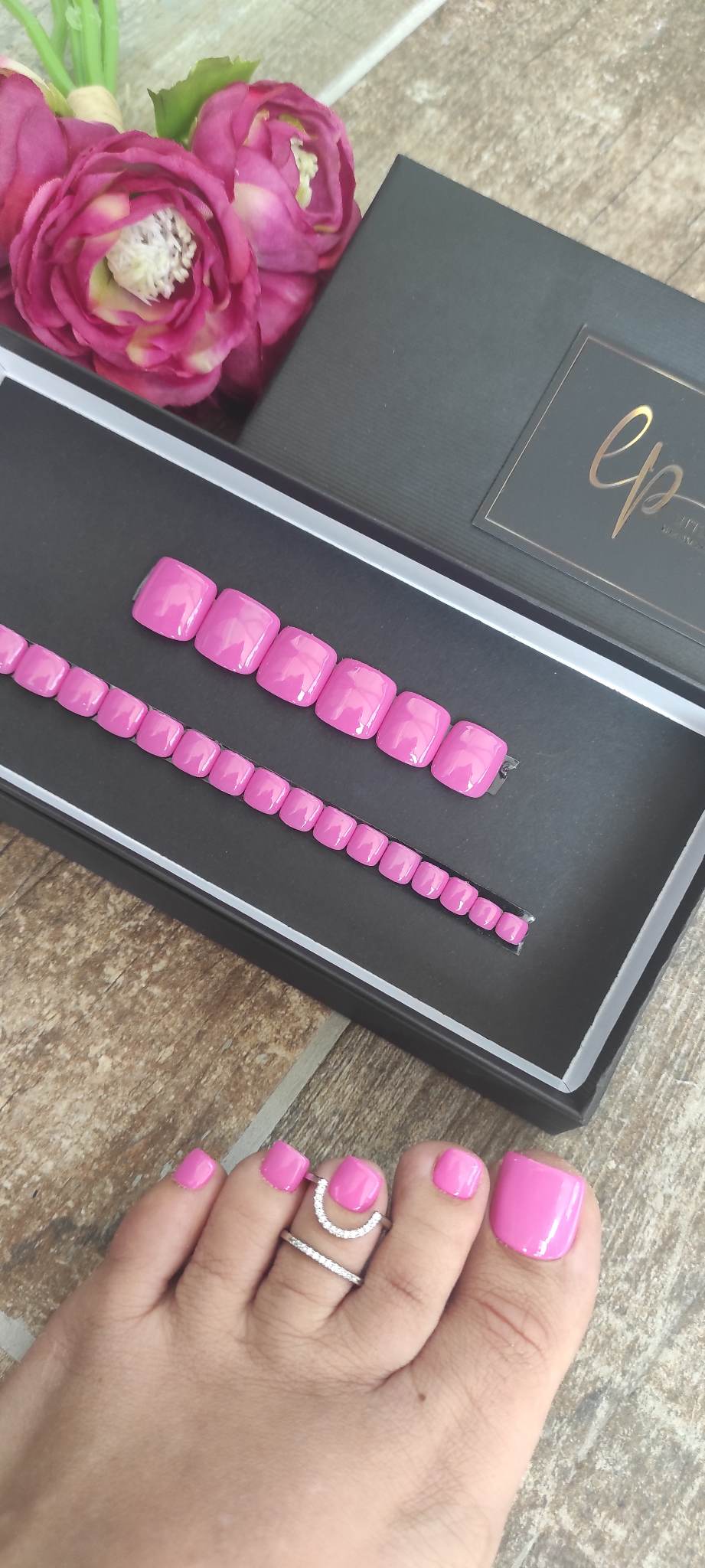 COFFRET ROSE FUSHIA PIEDS- sur commande – Image 2