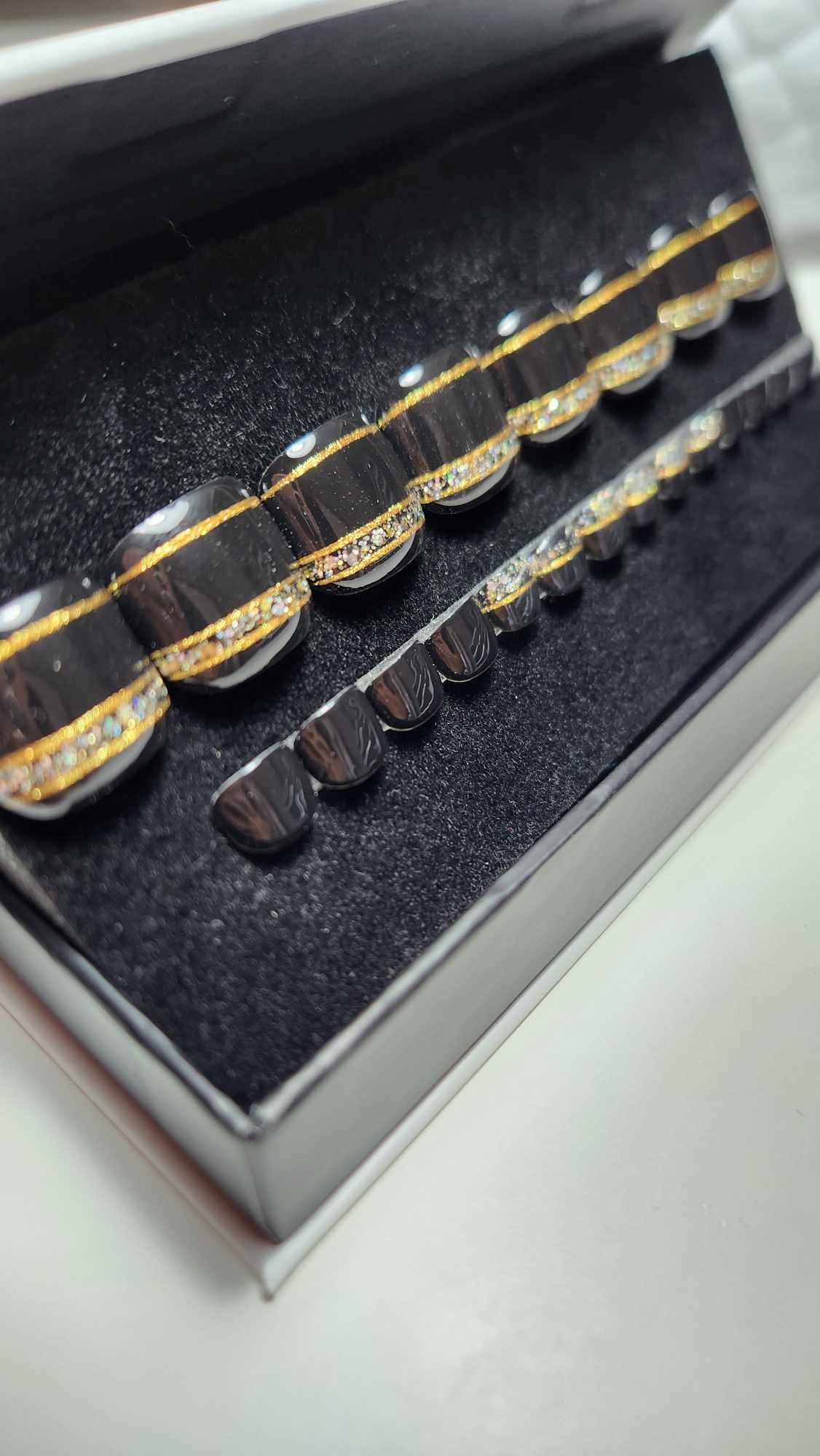COFFRET BLACK GLITTER PIEDS- sur commande