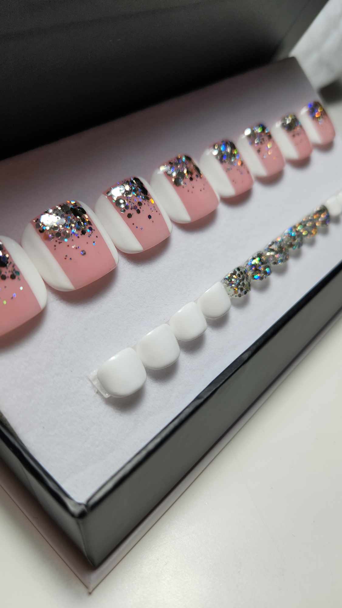 COFFRET WHITE GLITTER PIEDS- sur commande