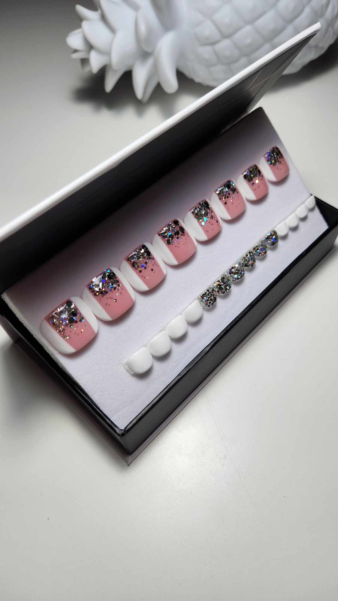 COFFRET WHITE GLITTER PIEDS- sur commande – Image 2